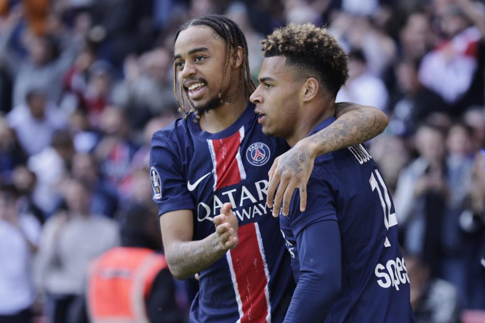 官方：吴少聪离开拉多米亚克 将回中超联赛效力.